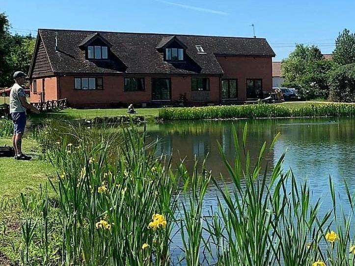 Bransford Farm Fishery & B & B Exterior photo